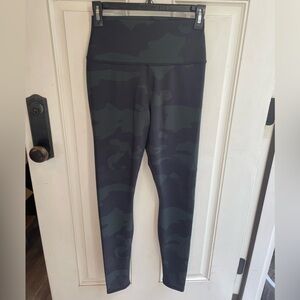 ALO Yoga Vapor Camo Leggings